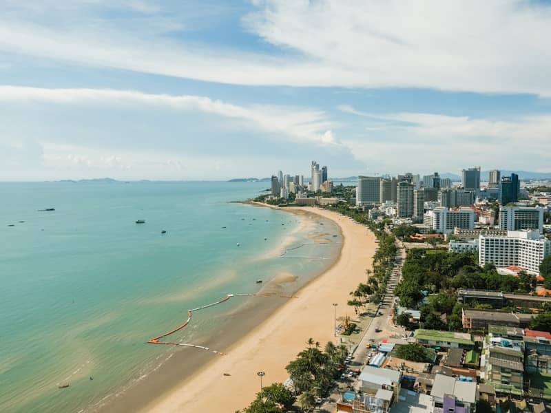 บรรยากาศท่องเที่ยวพัทยาและชายหาดชลบุรี