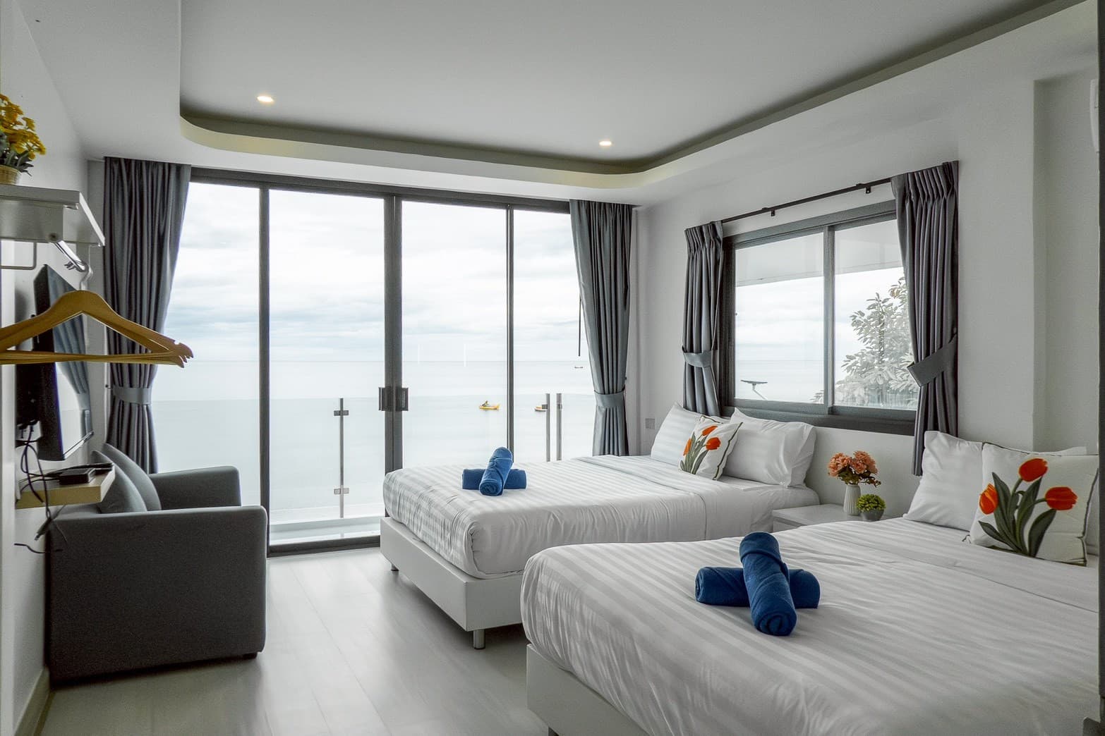 Pailay Beachfront Villa cha-am 18