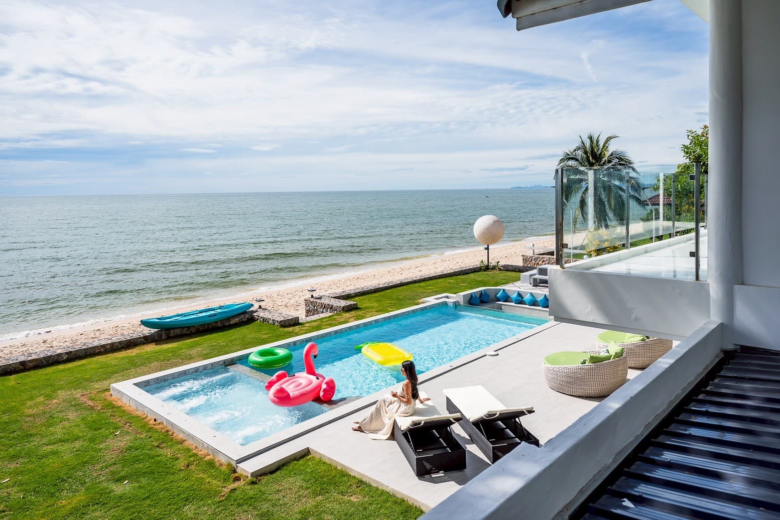 Pailay Beachfront Villa cha-am 4