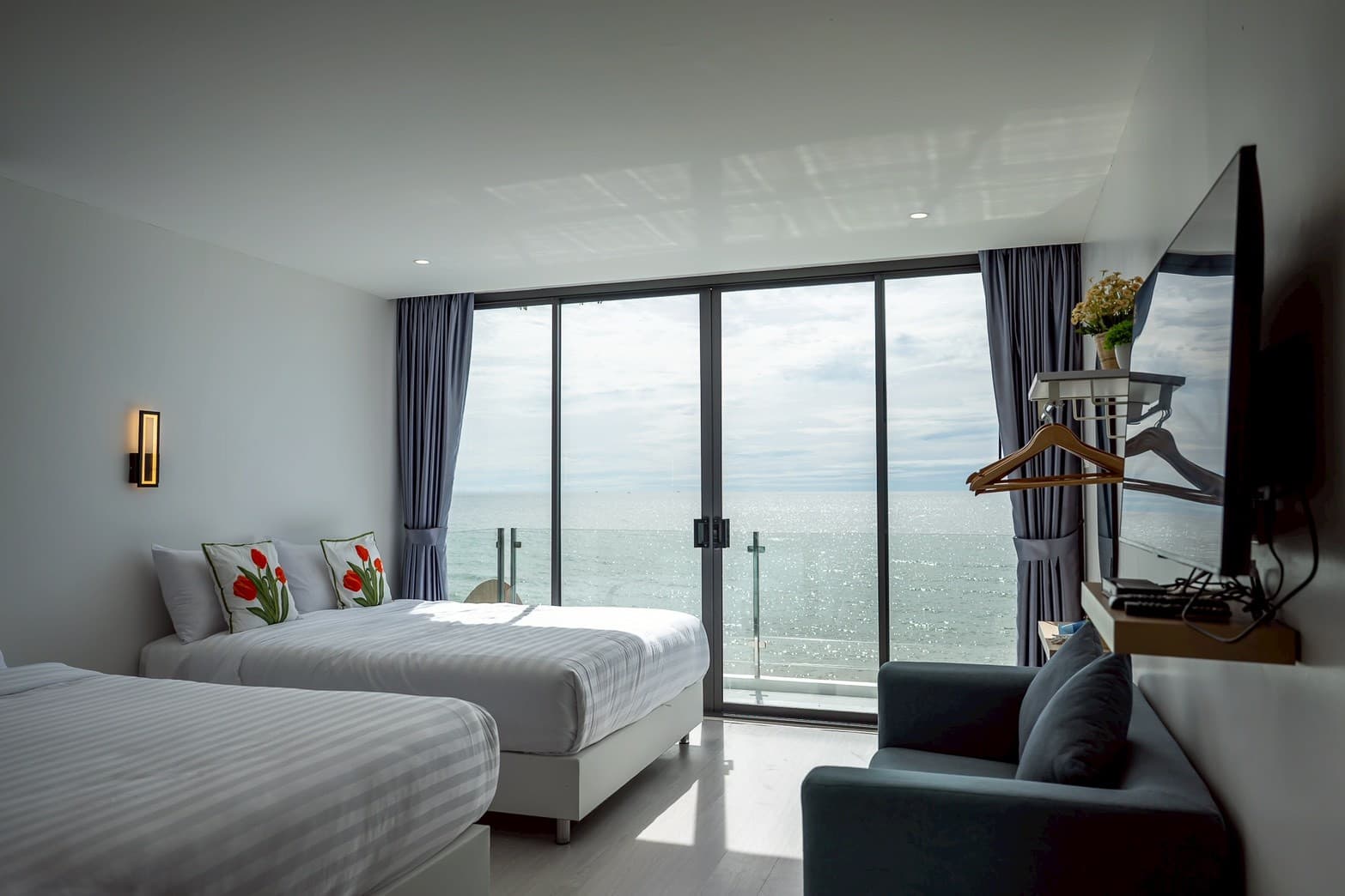 Pailay Beachfront Villa cha-am 20