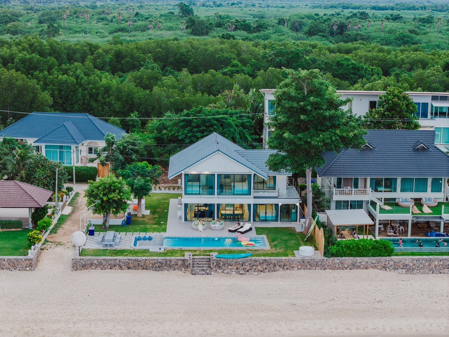 Pailay Beachfront Villa cha-am 3