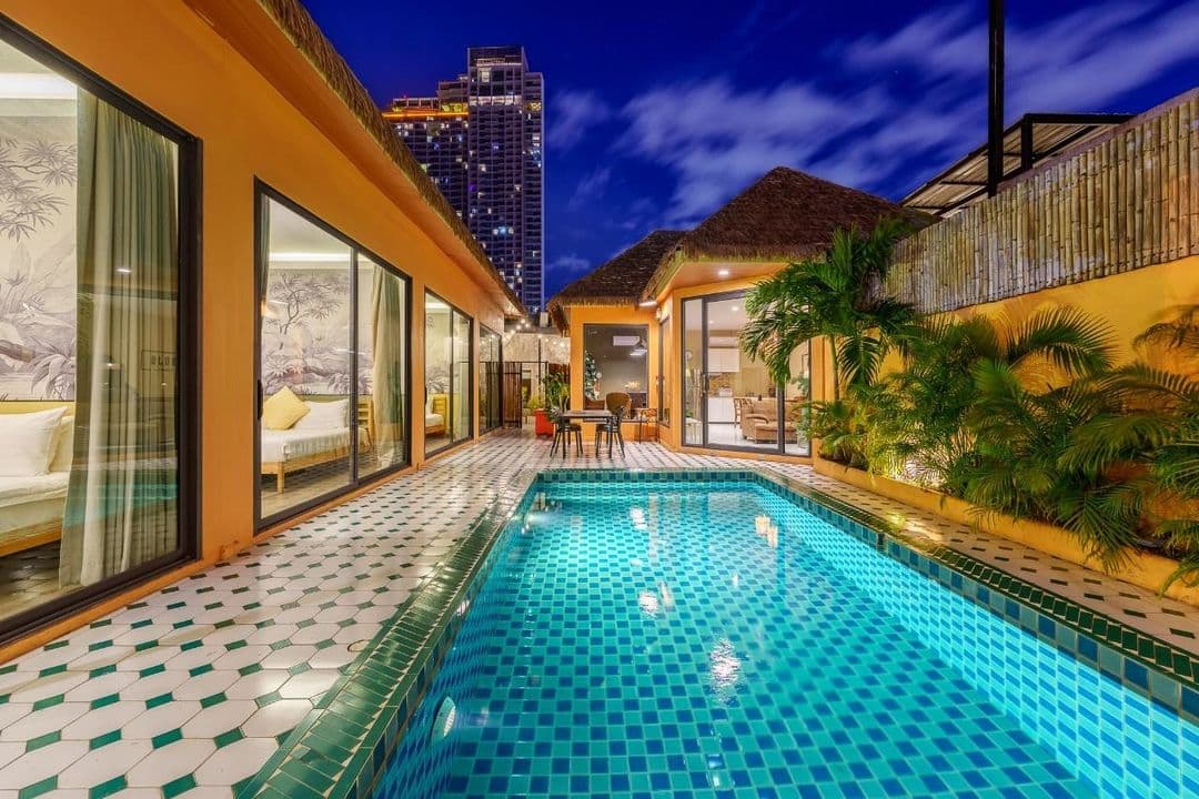 4 BEDROOM TIKI LOUNG
