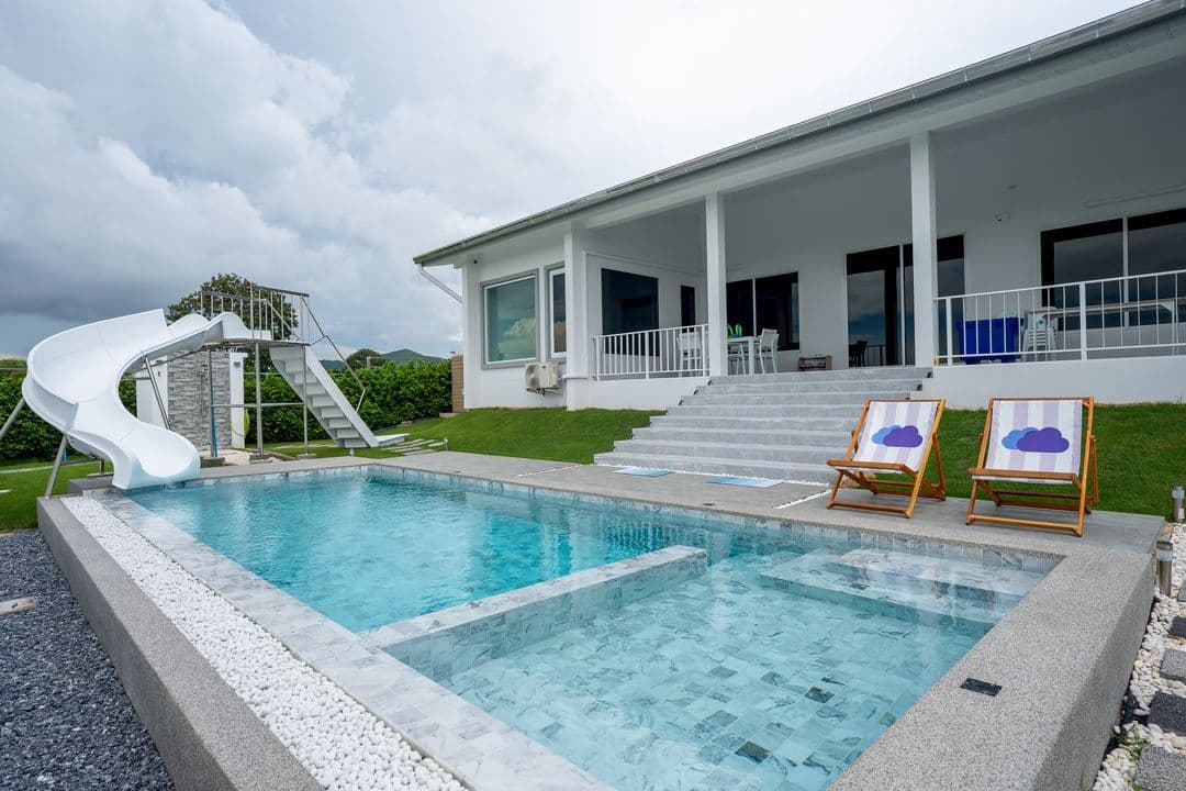 Konmek Poolvilla (ก้อนเมฆ พูลวิลล่า)