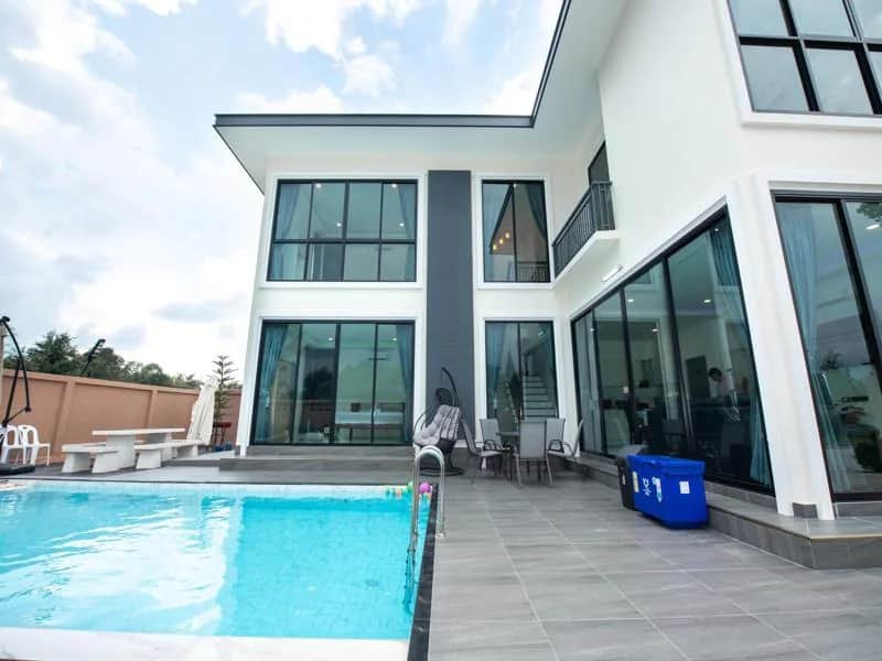 Marine pool villa